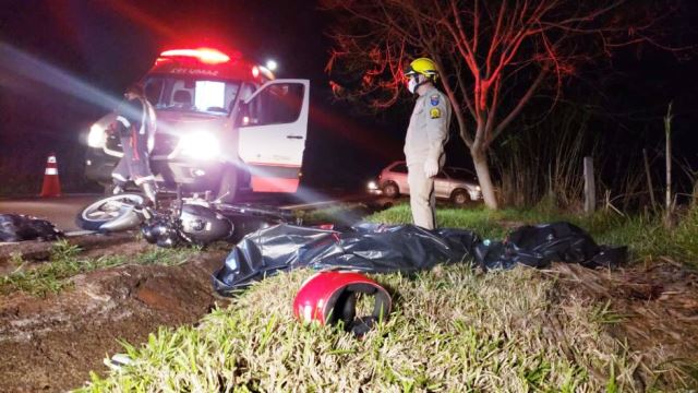 Goionews Casal que estava em moto morre em trágico acidente entre