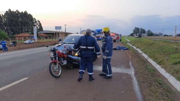 Goionews Homem Morre E Moto Fica Presa Na Frente De Ve Culo Em