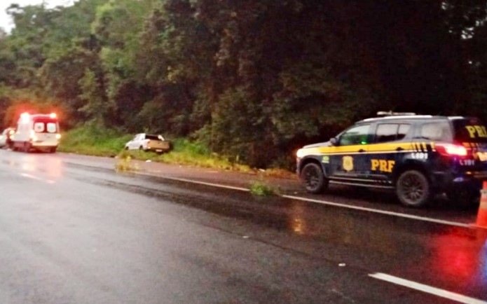 Goionews Condutor Perde O Controle Da Dire O Bate Em Guard Rail E