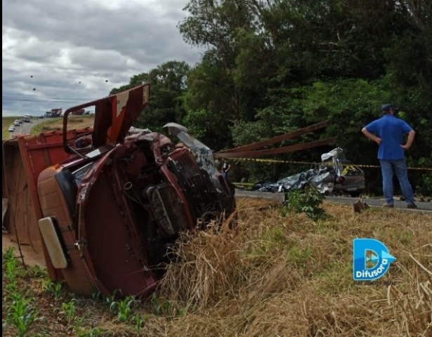 Goionews Jovem Morre Após Colisão Frontal Entre Carro E Caminhão No Paraná 8508