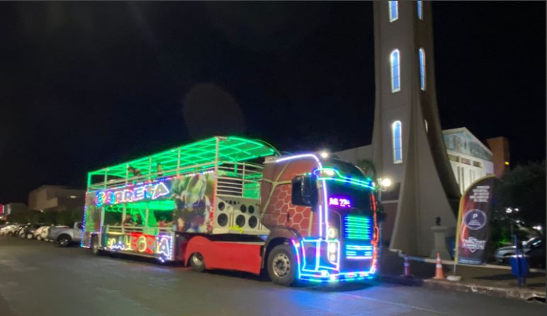 Carretas da alegria geram polêmica em Cascavel